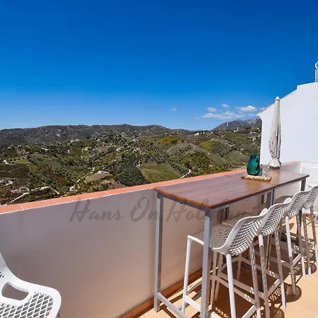Casa Geranio, 2 Bedroom With Amazing Views, Pool And Free Private Parking Hansonholiday Apartment